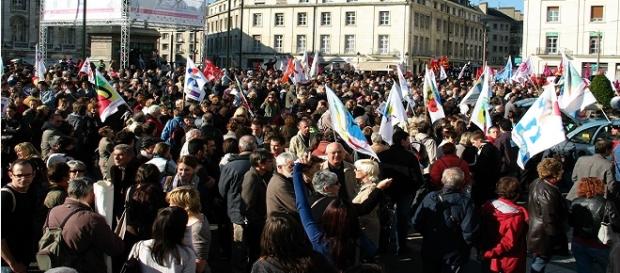 Francia, non accennano a placarsi le proteste contro il jobs act. Francia, non accennano a placarsi le proteste contro il jobs act.