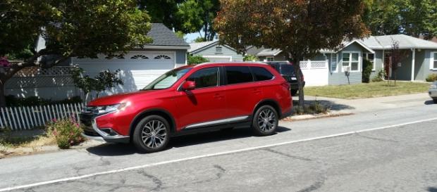 Mitsubishi 2016 Outlander 3.0 4-door /SUV Mitsubishi 2016 Outlander 3.0 4-door /SUV