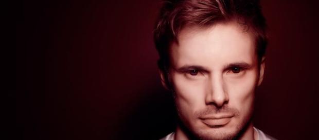 O ator Bradley James interpreta o protagonista da nova série do A&E O ator Bradley James interpreta o protagonista da nova série do A&E