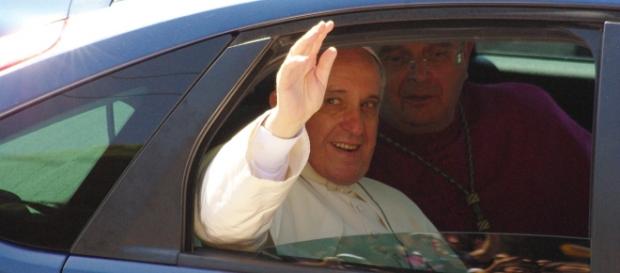 Papa Francesco ricuce lo strappo con la comunità sunnita del Cairo. Papa Francesco ricuce lo strappo con la comunità sunnita del Cairo.