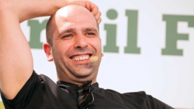 Checco Zalone trionfa al salone dei libri di Torino