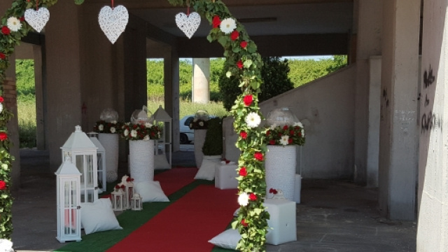 Foto di un addobbo per i festeggiamenti di una prima comunione a Napoli