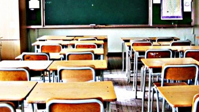 Studentessa minorenne ha rapporti con 25 compagni a scuola