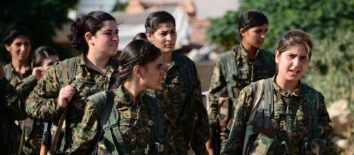 Des combattantes du PYD au Rojava, célèbres pour leurs combats contre Daesh – mais dont les chefs ne font pas l’unanimité. (Photo : Free Kurdistan)