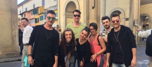 Eleonora Rocchini, al centro, con gli amici fiorentini Eleonora Rocchini, al centro, con gli amici fiorentini