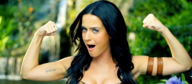 Katy Perry nel suo videoclip ROAR Katy Perry nel suo videoclip ROAR