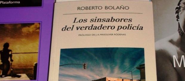 La portada del libro Los sinsabores del verdadero policia de Roberto Bolaño La portada del libro Los sinsabores del verdadero policia de Roberto Bolaño