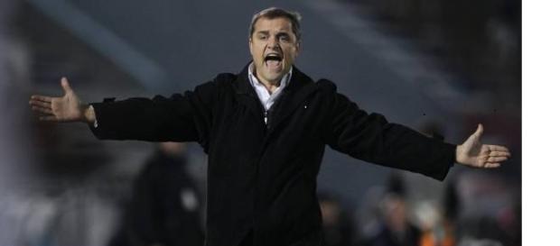 Longe de ser uma unanimidade, uruguaio está fora do Galo. Longe de ser uma unanimidade, uruguaio está fora do Galo.