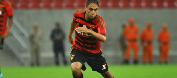 Régis, que veio do Sport, não é mais jogador do Palmeiras. Régis, que veio do Sport, não é mais jogador do Palmeiras.