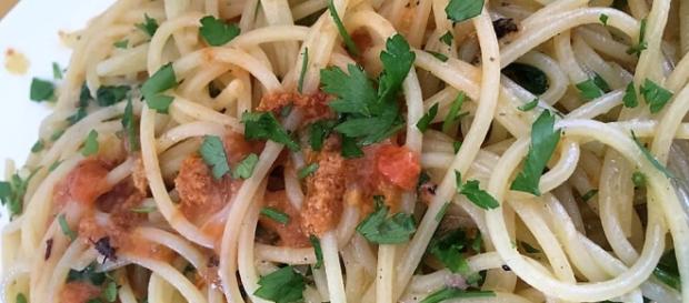 Spaghetti fumanti con i ricci di mare Spaghetti fumanti con i ricci di mare