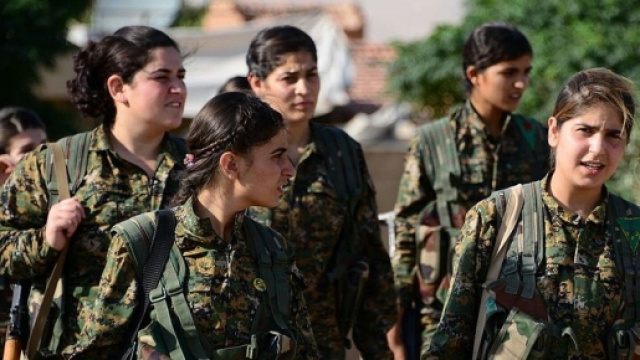 Des combattantes du PYD au Rojava, célèbres pour leurs combats contre Daesh – mais dont les chefs ne font pas l’unanimité. (Photo : Free Kurdistan)