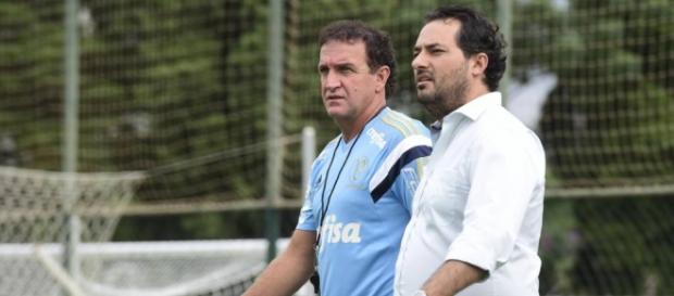 Alexandre Mattos e Cuca caminham na Academia de Futebol (Foto: Cesar Greco/Ag Palmeiras) Alexandre Mattos e Cuca caminham na Academia de Futebol (Foto: Cesar Greco/Ag Palmeiras)