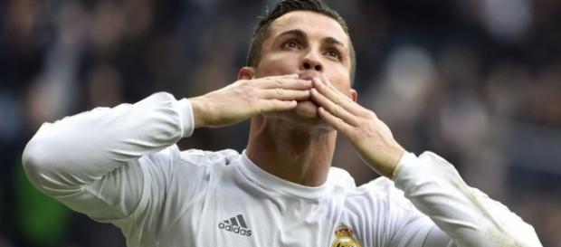 Cristiano Ronaldo rămâne la Real Madrid Cristiano Ronaldo rămâne la Real Madrid