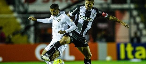 Em jogo movimentado, Figueirense e Santos ficam no empate. Em jogo movimentado, Figueirense e Santos ficam no empate.