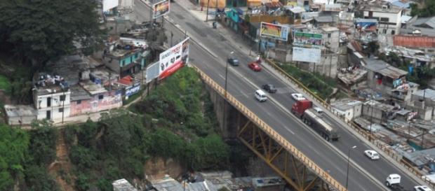 Foto Puente Belice: Periódico Vespertino "La hora" Foto Puente Belice: Periódico Vespertino "La hora"