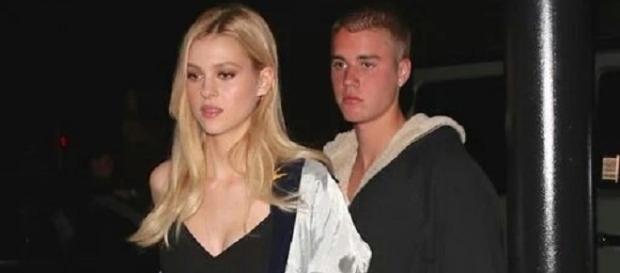 Justin Bieber y la actriz Nicola Peztl Justin Bieber y la actriz Nicola Peztl