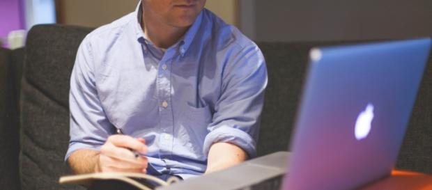 Melhore seu currículo com cursos online gratuitos Melhore seu currículo com cursos online gratuitos