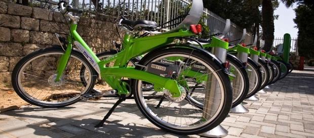 Tante le piste ciclabili finanziate e mai terminate a Roma. Tante le piste ciclabili finanziate e mai terminate a Roma.