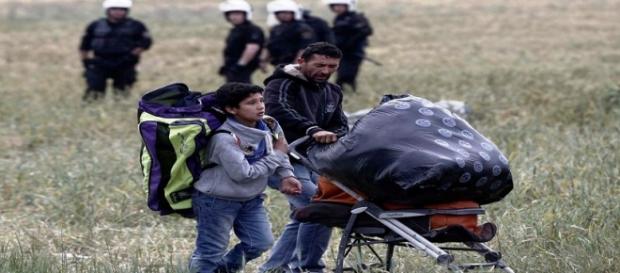 Un'immagine dello sgombero del campo di Idomeni Un'immagine dello sgombero del campo di Idomeni