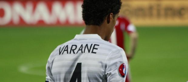Varane en un partido con Francia Varane en un partido con Francia