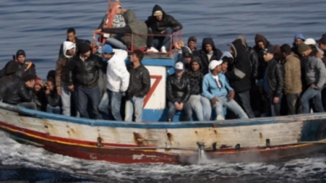 Ancora un barcone rovesciato al largo della Libia