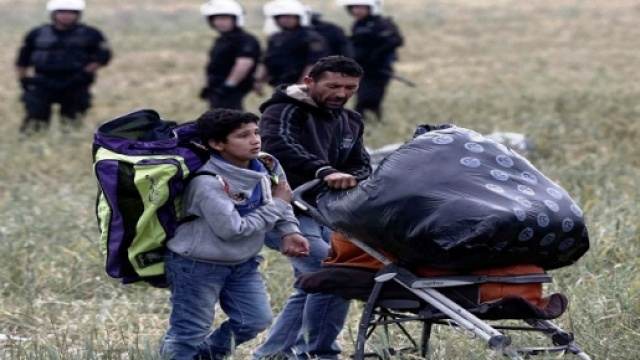 Un'immagine dello sgombero del campo di Idomeni