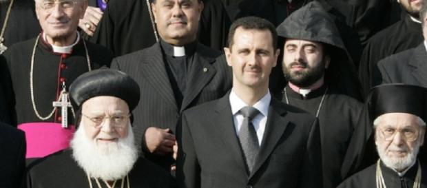Bashar al-Assad insieme alle autorità cristiane della Siria Bashar al-Assad insieme alle autorità cristiane della Siria