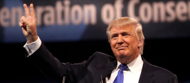 Donald Trump Vs Bernie Sanders (Image Source - commons.wikimedia.org) Donald Trump Vs Bernie Sanders (Image Source - commons.wikimedia.org)