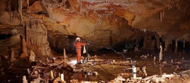 O Homem Neandartal deixou estalagmites em forma circular na Caverna de Bruniquel O Homem Neandartal deixou estalagmites em forma circular na Caverna de Bruniquel