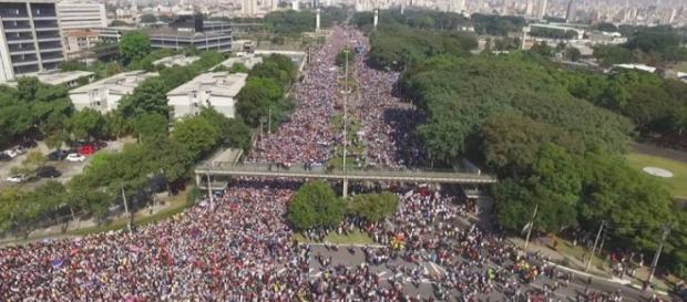 Pessoas de todo o Brasil se reúnem em São Paulo para a 24ª edição da Marcha Pessoas de todo o Brasil se reúnem em São Paulo para a 24ª edição da Marcha