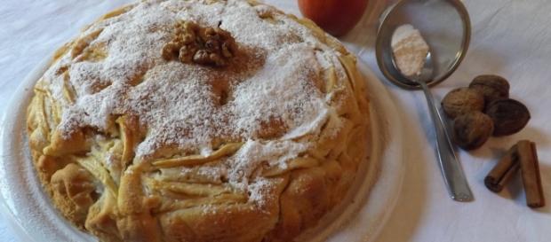 Torta morbida alle mele e noci Torta morbida alle mele e noci