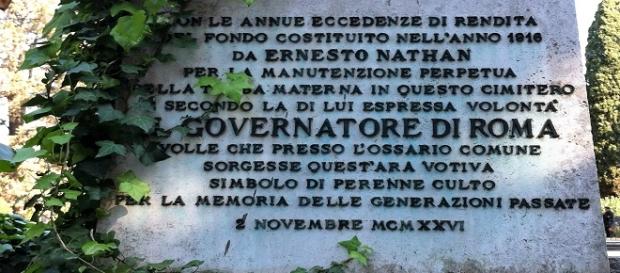 Una delle opere del Sindaco di Roma Nathan al Cimitero Verano Una delle opere del Sindaco di Roma Nathan al Cimitero Verano