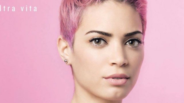 Amici 2016, Elodie Di Patrizi capelli corti rosa