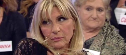 Uomini e Donne, Gemma Galgani denuncia Gianni Sperti