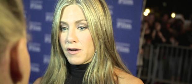 Jennifer Aniston tentou se reaproximar da mãe em seus últimos dias de vida Jennifer Aniston tentou se reaproximar da mãe em seus últimos dias de vida