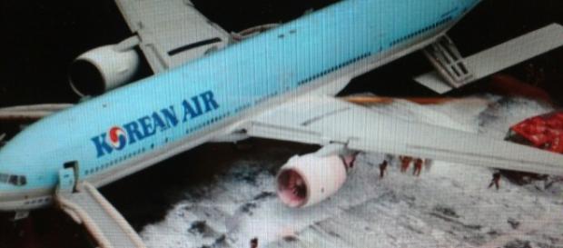 L'incendio al motore del boeing 777 della Korean Air L'incendio al motore del boeing 777 della Korean Air