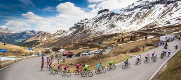La ascensión al Col dell'Agnelo y la subida final al Risoul marcaron la etapa 19 del Giro La ascensión al Col dell'Agnelo y la subida final al Risoul marcaron la etapa 19 del Giro