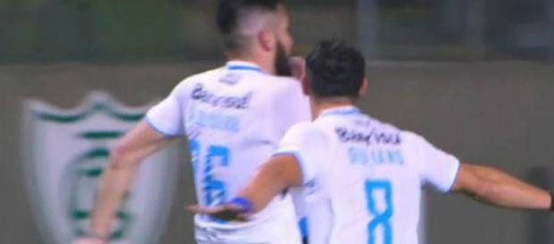 Marcelo Oliveira comemora ao marcar o primeiro gol do Grêmio contra o Atlético MG Marcelo Oliveira comemora ao marcar o primeiro gol do Grêmio contra o Atlético MG