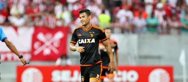O baixo rendimento de Vinicius Araújo tem preocupado o técnico O baixo rendimento de Vinicius Araújo tem preocupado o técnico