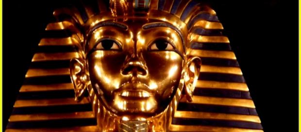 Tutankhamon: la lama del coltello trovato nella sua tomba proviene dallo spazio Tutankhamon: la lama del coltello trovato nella sua tomba proviene dallo spazio