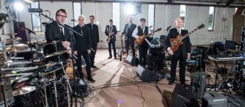 La nuova formazione dei King Crimson pronta per il tour europeo 2016.