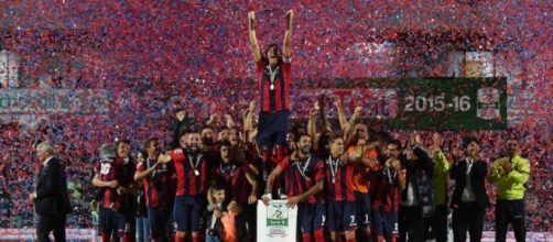 La squadra del Crotone, promossa in Serie A.