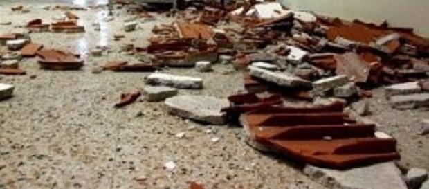 Ultime notizie scuola, sabato 28 maggio 2016: crollo intonaco Ultime notizie scuola, sabato 28 maggio 2016: crollo intonaco