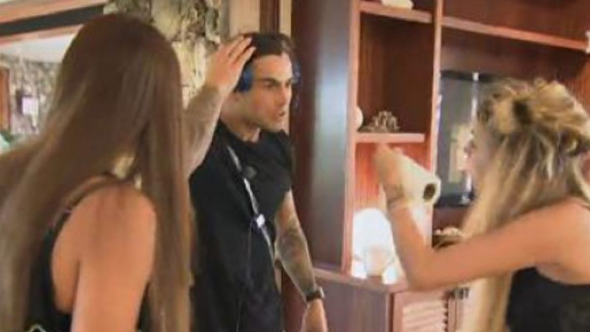 Les Anges 8 épisode 29 Mélanie des Anges 8 dit tout sur le comportement de Ricardo : "C'était pas  la 1ère fois."