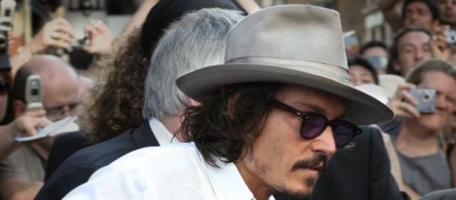 Johnny Depp, 52 anni, accusato di violenza domestica dalla moglie Amber Heard