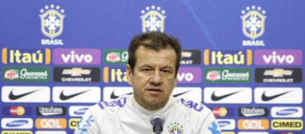Dunga cobrou mais profissionalismo dos jogadores Dunga cobrou mais profissionalismo dos jogadores