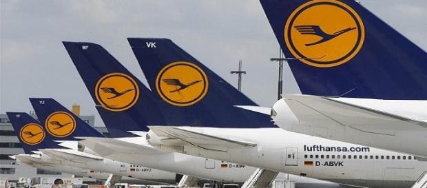 Flota de aviones de la compañía aérea Lufthansa. Flota de aviones de la compañía aérea Lufthansa.