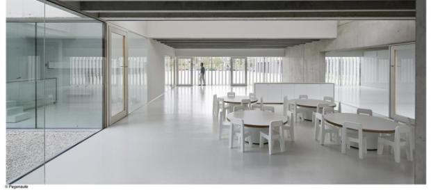 Gli ambienti interni di un nuovo e moderno istituto scolastico Gli ambienti interni di un nuovo e moderno istituto scolastico