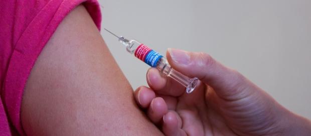 Il tema dei vaccini riemerge con il focolaio di morbillo a Parma. Il tema dei vaccini riemerge con il focolaio di morbillo a Parma.