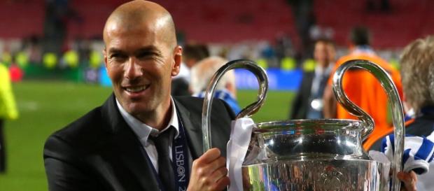 Zinedine Zidane con la Champions League 2016 Zinedine Zidane con la Champions League 2016